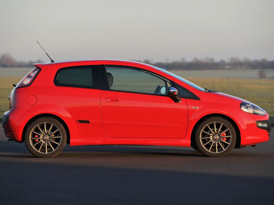  Fiat Punto Evo 3-Door 2010 года  (UK) (фото 7 из 16)